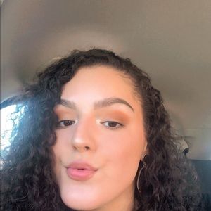 Meet your Posher, Amie